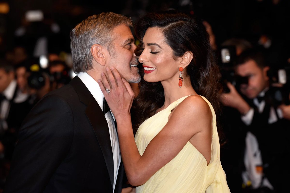 I love their dynamic. She didn’t need to quiet her law achievements for him to lead, he’s too secure in himself to feel less masculine by that & is her biggest supporter. & Amal naturally falls into this really feminine space with George,& loves that he’s the father of her babies