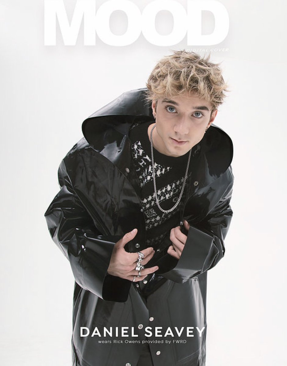 WDW_Access's tweet photo. 〘NEW〙

Exclusive photos of @SeaveyDaniel &amp; @ImZachHerron with Mood Magazine!

©️mood__magazine https://t.co/Dmwhj8aQkr