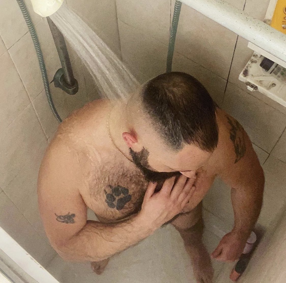 MoneRomano's tweet photo. 🐺 Hot Shower 🚿
#hot #bear #nakedbear #shower #showerpic #gay #gaybear #wolf #lobo #tatoo #hairybear #hairygay #hairywolf #gaybeard #gayitaly #muscle #musclebear #scruffygays #gaylife #oso #nipplepiercing #instagayboy #instagaygram #daddy #daddyscruff #gaydaddysexybear #mone https://t.co/18OTtodqUs