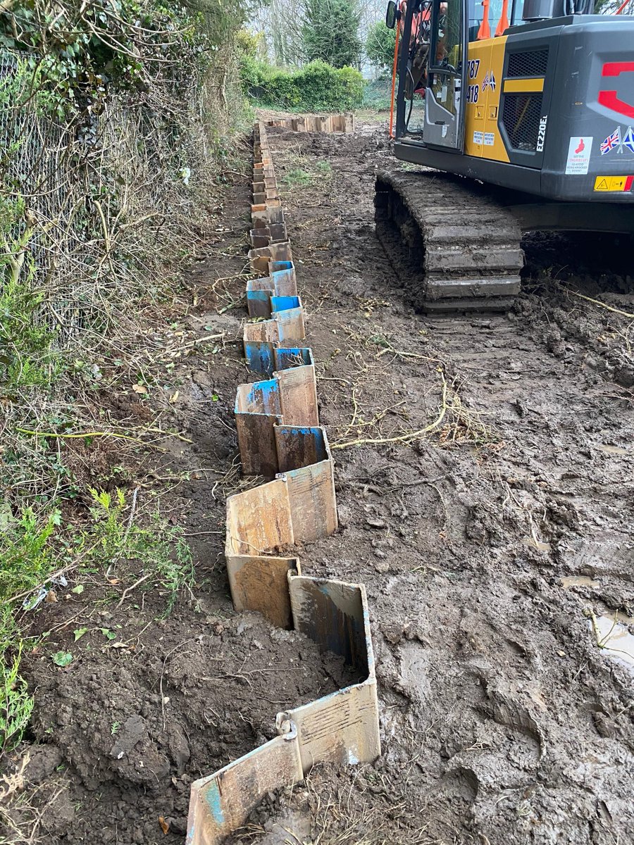 Ianorr19's tweet photo. Our Volvo 220EL and Movax SG50v installing 7 meter GU21ns' sheet pile retaining wall for one of our domestic clients in Kilmarnock.

#volvo #movax #installation #sheetpiles #retainingwall #domestic #contractor #planthire #doosan #mini piling #scottish #reliable #happycustomer https://t.co/N1nMRq6tCs