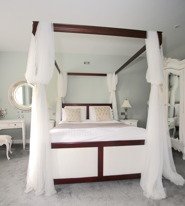 Happy Thursday everyone! 🥰 One more day and we can enjoy a relaxing weekend. Duvet day anyone? ✨