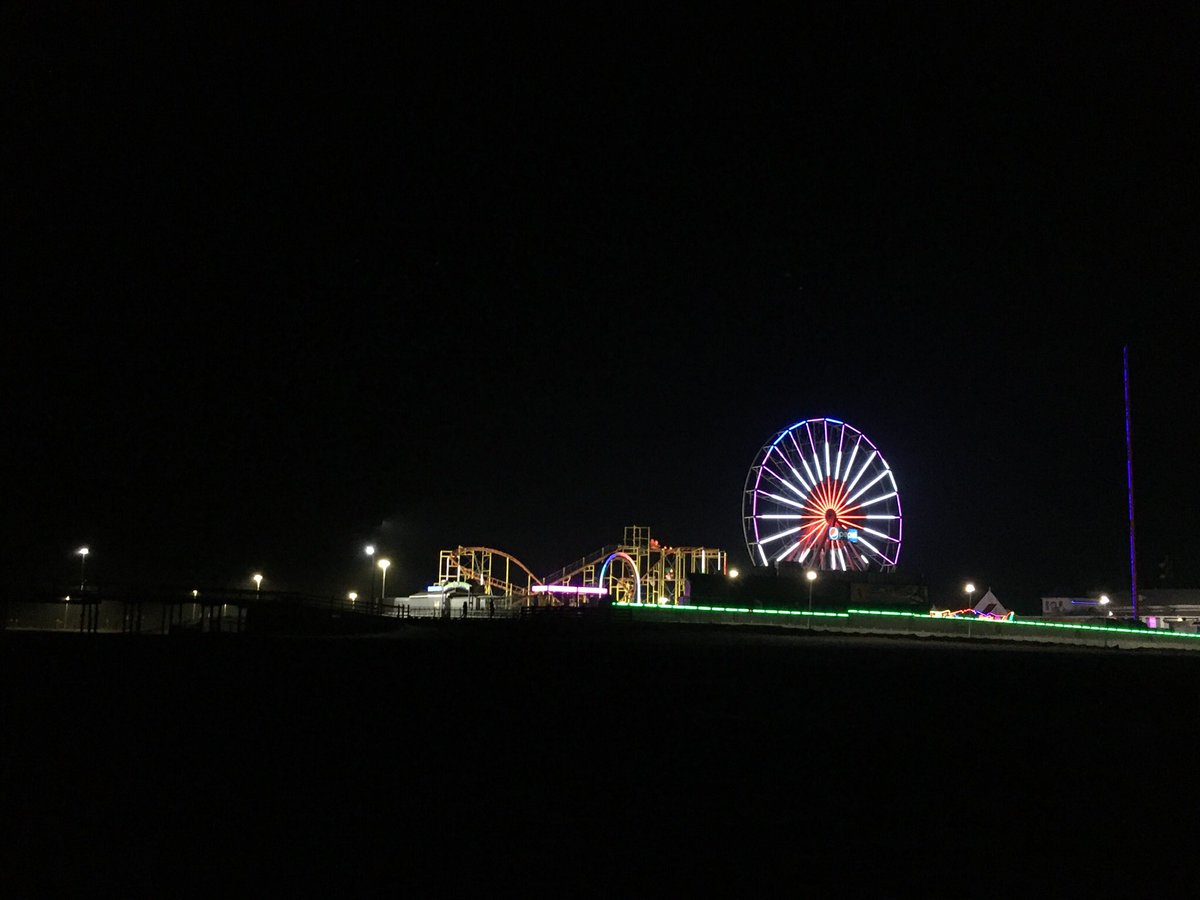 MalinCursive's tweet image. Strolling along the vacant beach with my wife last Christmas in Ocean City was truly sublime