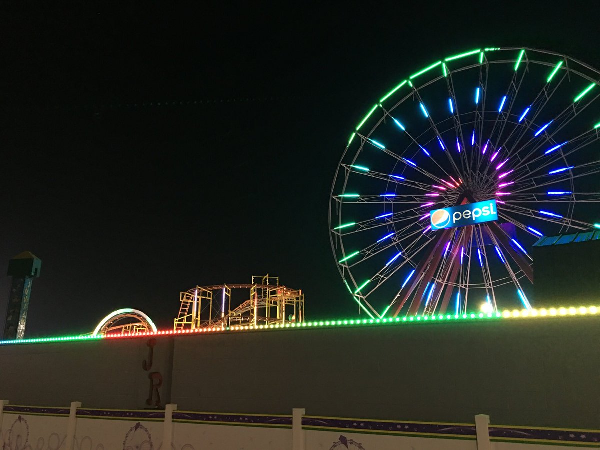 MalinCursive's tweet image. Strolling along the vacant beach with my wife last Christmas in Ocean City was truly sublime