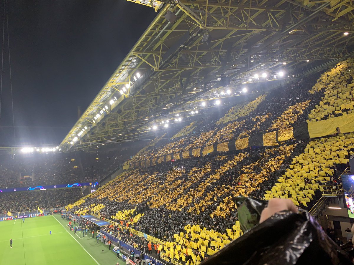 Heute vor einem Jahr durfte ich das letzte mal mit meinen Freunden im schönen Westfalenstadion sein.
Hoffentlich bald wieder 🙌❤️💛🖤
#BVB #BorussiaDortmund #Westfalenstadion #Block11