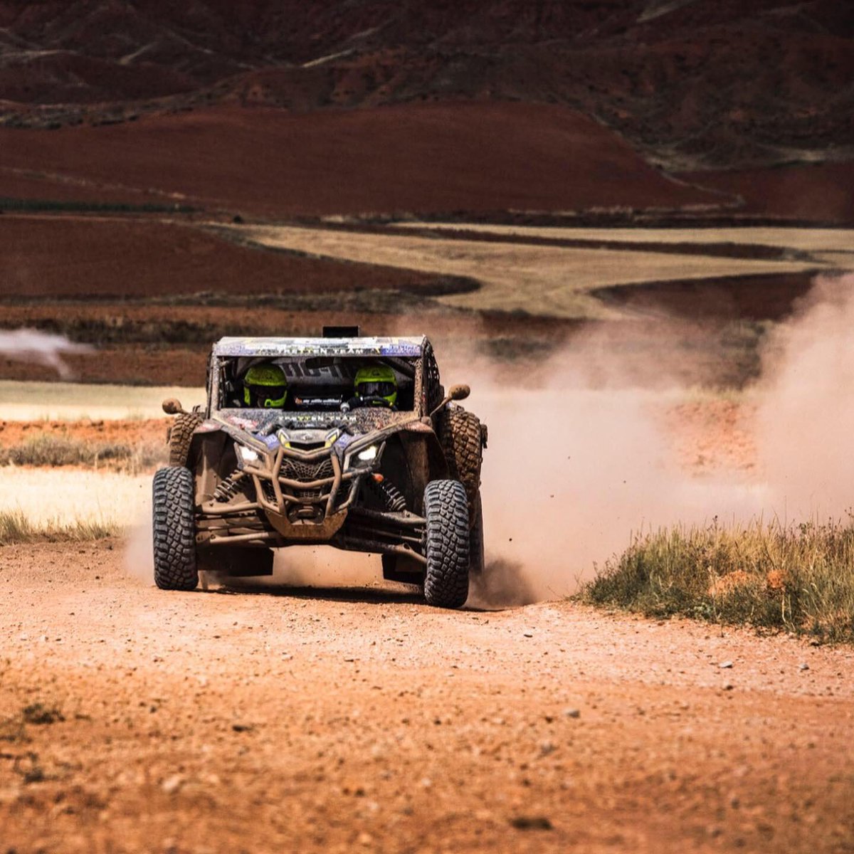 🚨🚨Seguimos las presentaciones??? Primer inscritos en la categoría TT-Buggye, desde Islas Baleares en unión a un joven copi almeriense con gran futuro ...
💼Escudería Costa Nord C.E.
👨‍✈️Lorenzo Perelló Borras
📒José Manuel Sánchez Acacio 
🚘Can-Am Maverick X3
¡¡¡ GRACIAS !!!