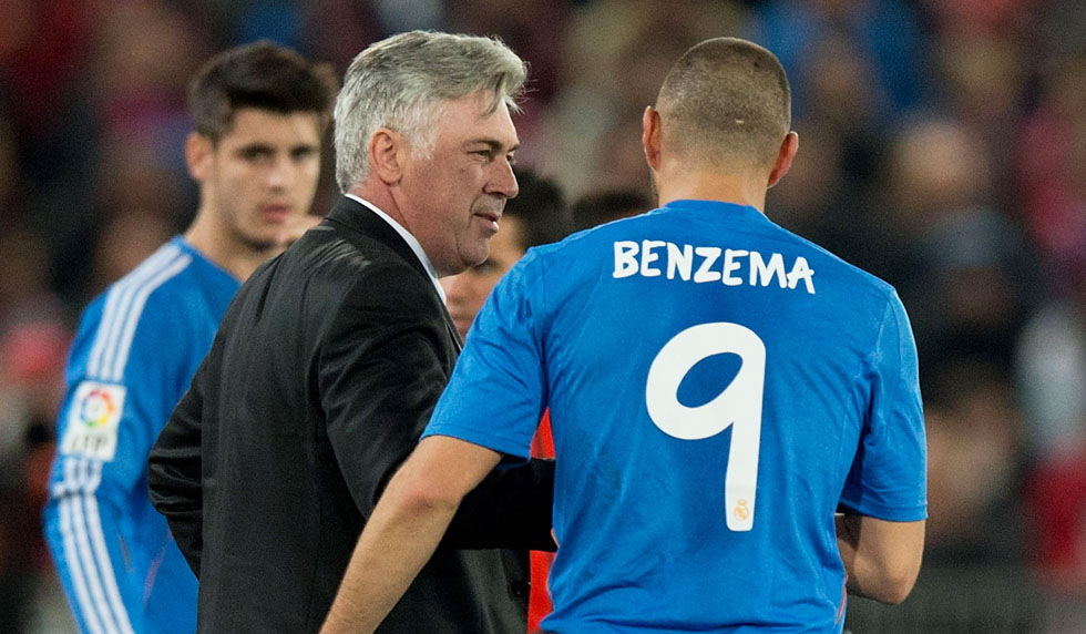 Carlo Ancelotti : « Avant d’entraîner le Real, je pensais que Ronaldo pouvait jouer avant-centre mais en fait, il y a déjà un grand joueur à ce poste, c’est Benzema. Pour moi, il n’y a pas débat, Karim est le meilleur joueur du monde dans cette position. »