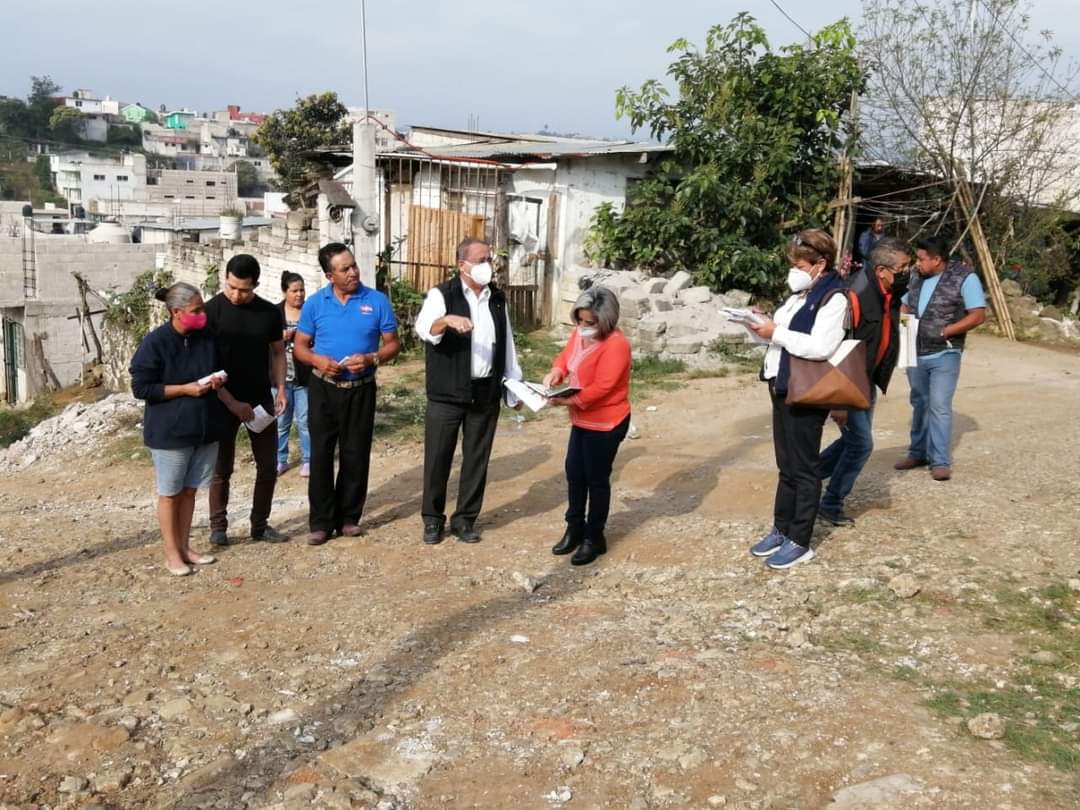 FLuisSardina's tweet photo. Los problemas de la ciudadanía no se resuelven solos, hay que estar en el lugar donde se necesita el apoyo y en conjunto realizar acuerdos para dar resultados.

Sigamos respetando las recomendaciones de #SanaDistancia #UsoCubrebocas https://t.co/XO2XYCscK9