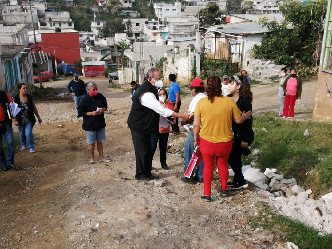 FLuisSardina's tweet photo. Los problemas de la ciudadanía no se resuelven solos, hay que estar en el lugar donde se necesita el apoyo y en conjunto realizar acuerdos para dar resultados.

Sigamos respetando las recomendaciones de #SanaDistancia #UsoCubrebocas https://t.co/XO2XYCscK9