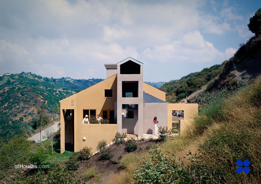 OfficialNilsson's tweet photo. In the 1970s, dad met with architect Eugene Kupper and said, “What’s the house you’ve always dreamed of building but no one ever lets you build? Build that.”

The result, photographed here by Julius Shulman, was in Kupper’s words: “an architecture that inhabits the sky.” https://t.co/H5vfv310Rh
