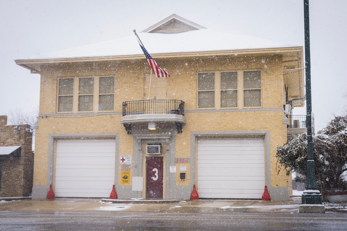 Box120Fire's tweet photo. Day 5 of snowfall in South Central Texas. A few quick photos of fire houses of the 6th Battalion. @IAFF624 @fireengineering @FirehouseNews @ctfirephoto https://t.co/QNSalAqe9p