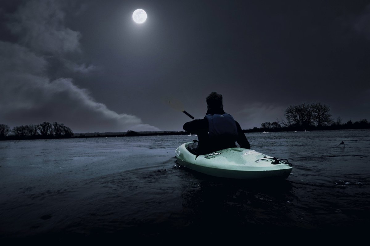 itsthebenway's tweet photo. It does not fight. It attacks no one. It does not worry. It does not try to crush others. It keeps to its course, but by its very nature, it gently influences. No other body could pull an entire ocean from shore to shore. The moon is faithful to its nature! https://t.co/sy9iqqT7aJ