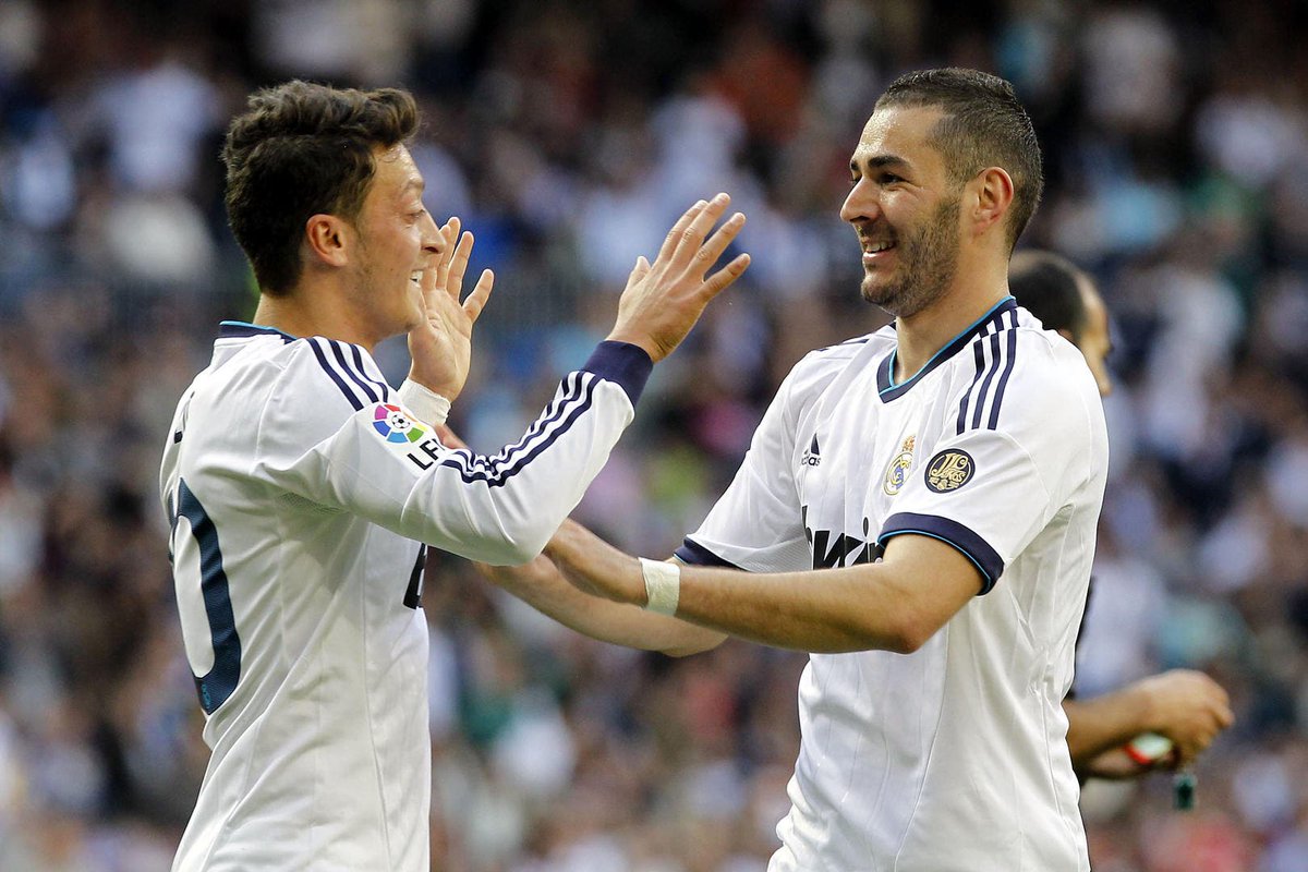 Mesut Ozil : « Benzema est un joueur très complet. Très intelligent devant le but, il est aussi très rusé et technique sur le terrain. »