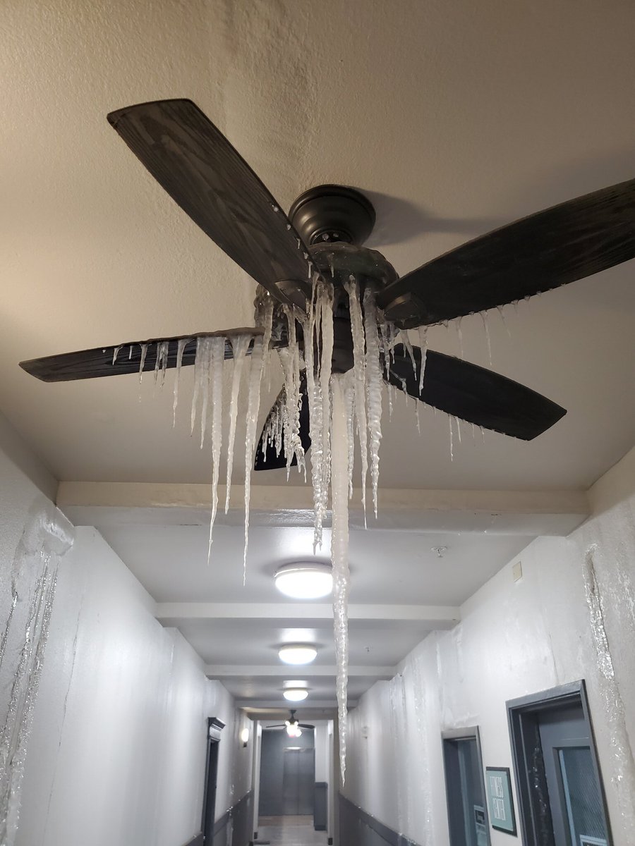 cnni's tweet photo. A deadly winter storm has severely strained power facilities in Texas and left millions in the cold and dark for days.

Latest updates: https://t.co/X0OJs0uhQU

How you can help: https://t.co/wIw3sovZlo https://t.co/BQbclcHCe5