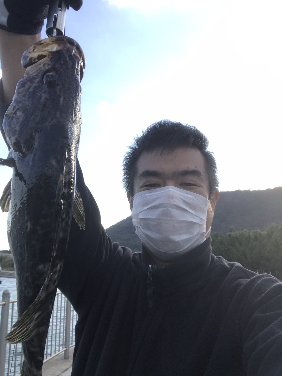 瀧 国昭 タケノコメバル D 場所 立石港 香川県 日時 年10月24日 釣果 タケノコメバル タックル エギングロッド スピニングリール 自作タイラバ アミエビ 一人きりでの釣りだったので初めて一人でタモに入れました 色々体験出来て楽しかっ