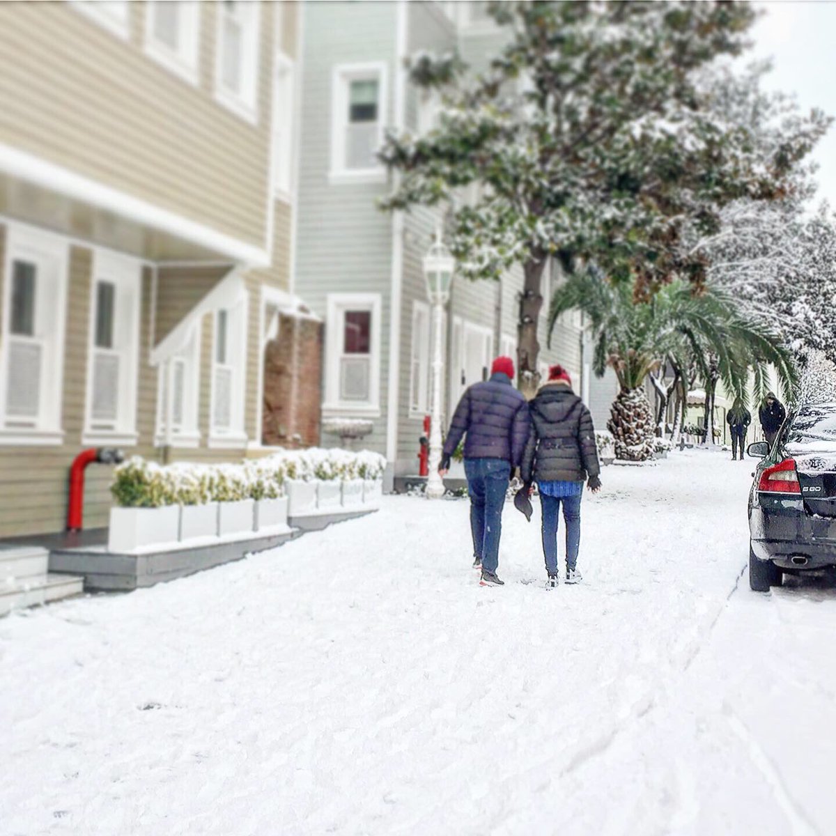 TematiqueTour's tweet photo. Postcard-like views of snow-covered historical #OttomanHouses lined along the #picturesque #SoğukÇeşmeSokağı ❄️🤗🌨☃️🤗⛄️ 

#istanbulTours #istanbulTourGuide #IstanbulPrivateTours #snow #istanbul #winter2021 #istanbulwinter #winterstory
#tematique #kalamakitour #Turkey https://t.co/fUPp8MzmeB
