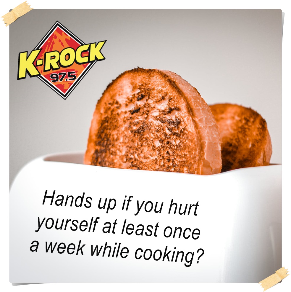 975krock's tweet photo. Even when makin' toast for mercy's sake!! - @JLaC975
#CutFinger
#BurnArm
#ScaldYourself
#Cooking https://t.co/b4111Coapt