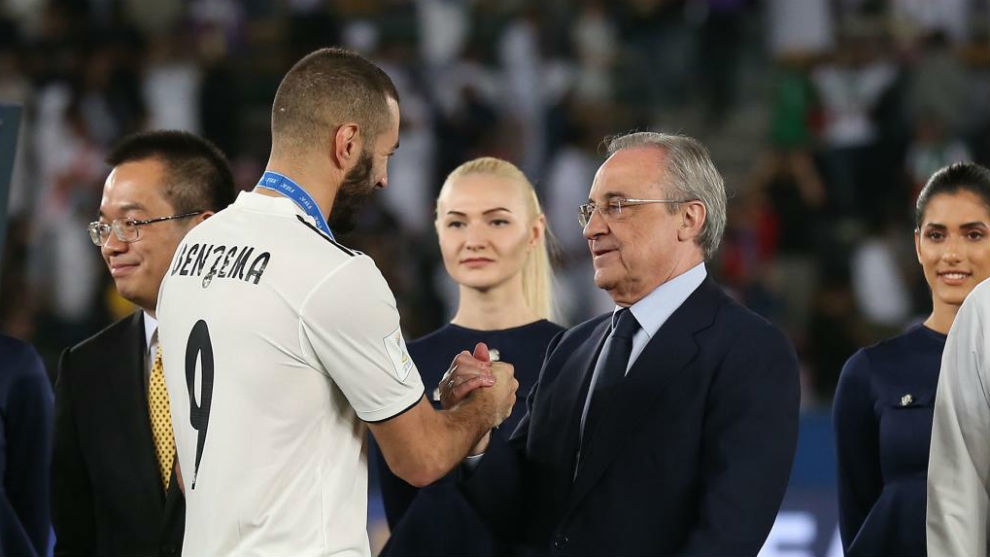 Florentino Perez : « Karim est un joueur unique. Son absence de la sélection est un immense gâchis. C'est se priver du meilleur numéro 9 du monde... Une situation que personne ne peut comprendre. C'est une légende du Real Madrid. Il a gagné la confiance et l'admiration. [...] »