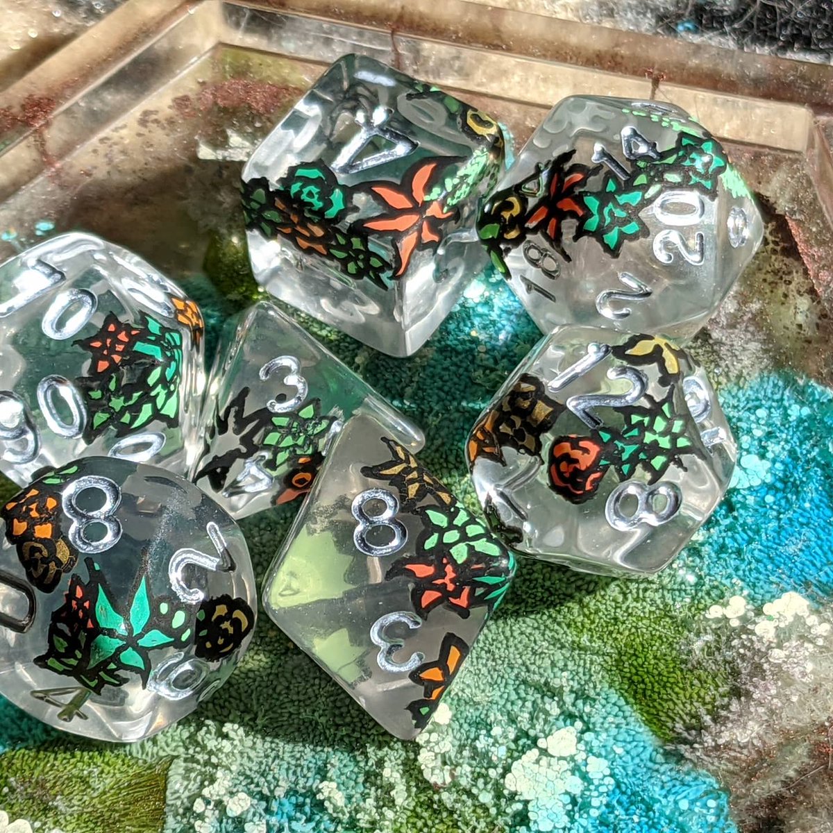 UtopianBubbles's tweet photo. (WIP) Succulent inspired clear set. What do you guys think? Should I aim for more succulent styles? https://t.co/syA8D2N9YX