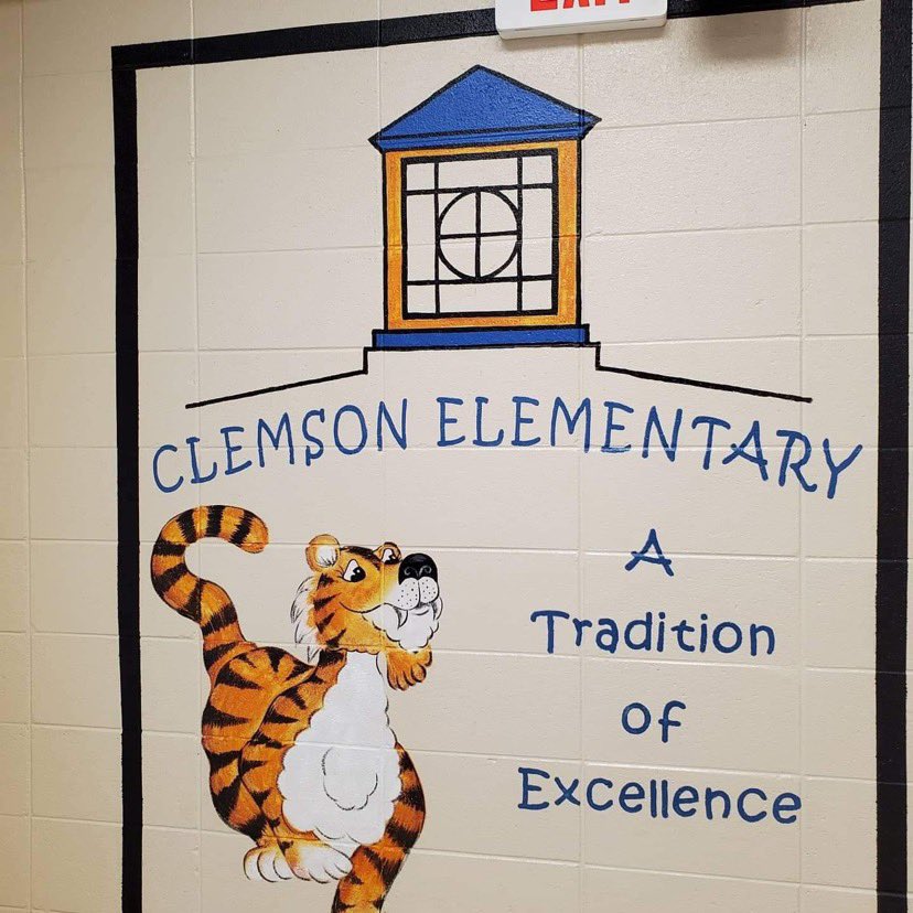 CRF_Rugby's tweet photo. Director of rugby @troyphall spent the morning at Clemson Elementary teaching #rugby basics to over 150 kids and teachers! He’ll be back tomorrow! #youthrugby #clemsonrugby #clemson #communityrugby #crf #10xRugby https://t.co/E2Tz2q1aeH