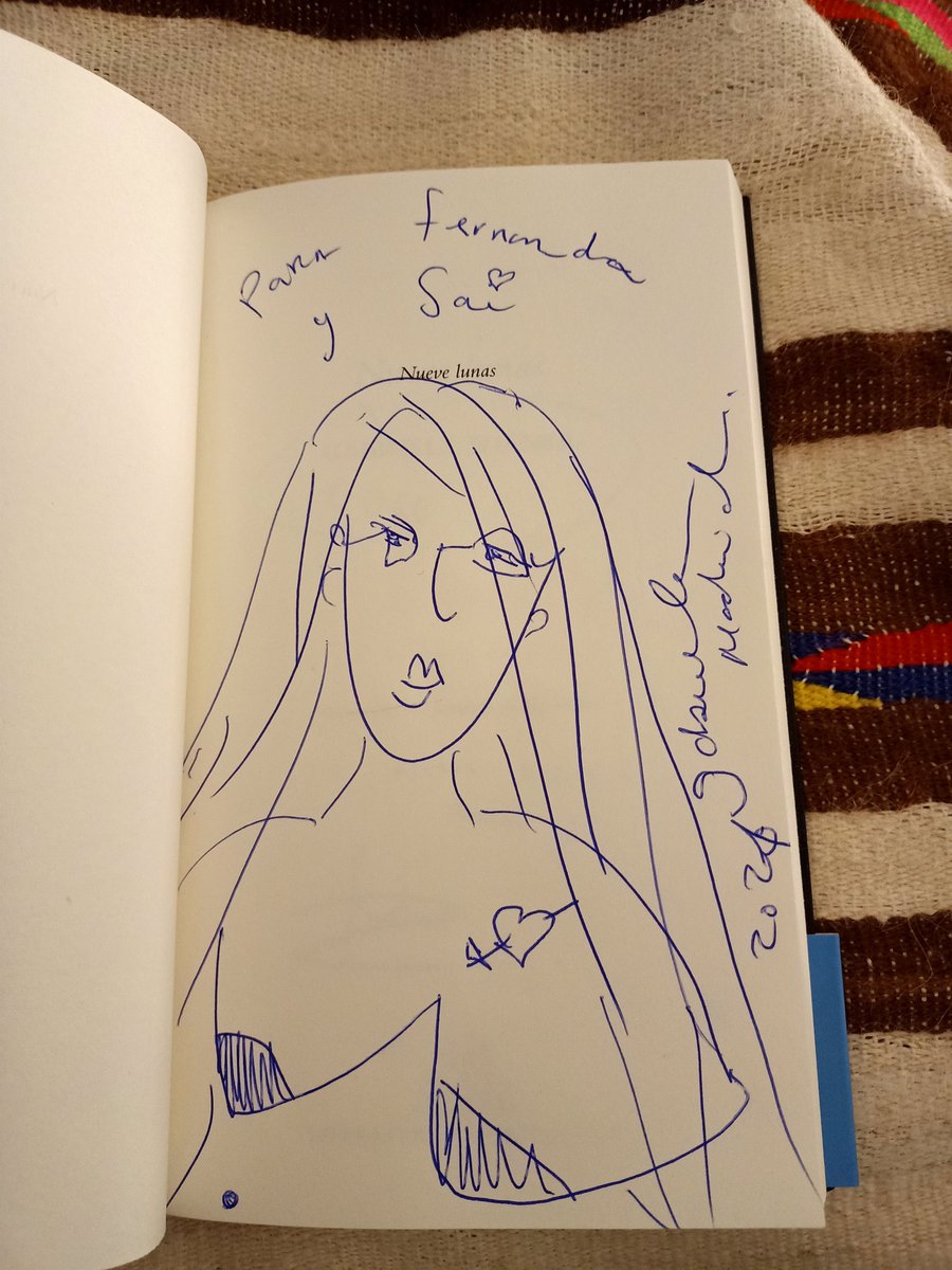 FerBustamanteE's tweet photo. Un placer y privilegio haber disfrutado en primera línea del conversatorio (bellamente lleno de sarcasmo y complicidad) entre @gabrielawiener y Coco, madre e hije, en la presentación de #NueveLunas. Y feliz de traer el libro a casa rayado-dedicado-sellado-autorretratado así. https://t.co/u4F0nNFixe