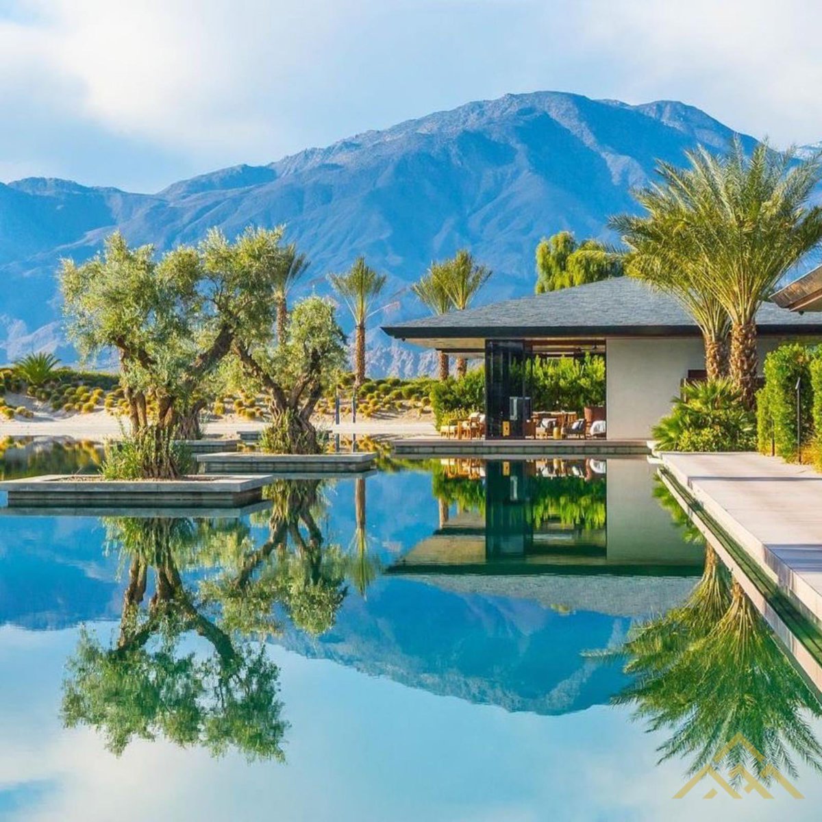Luxbnb's tweet photo. We consistently seek new and rare finds to deliver a global selection of world-class  properties for your next #luxuryexperience

Sign up today and click the link in bio to see what all the fuss is about!

#staysovereign #livesovereign #besovereign https://t.co/HU1STBt06o