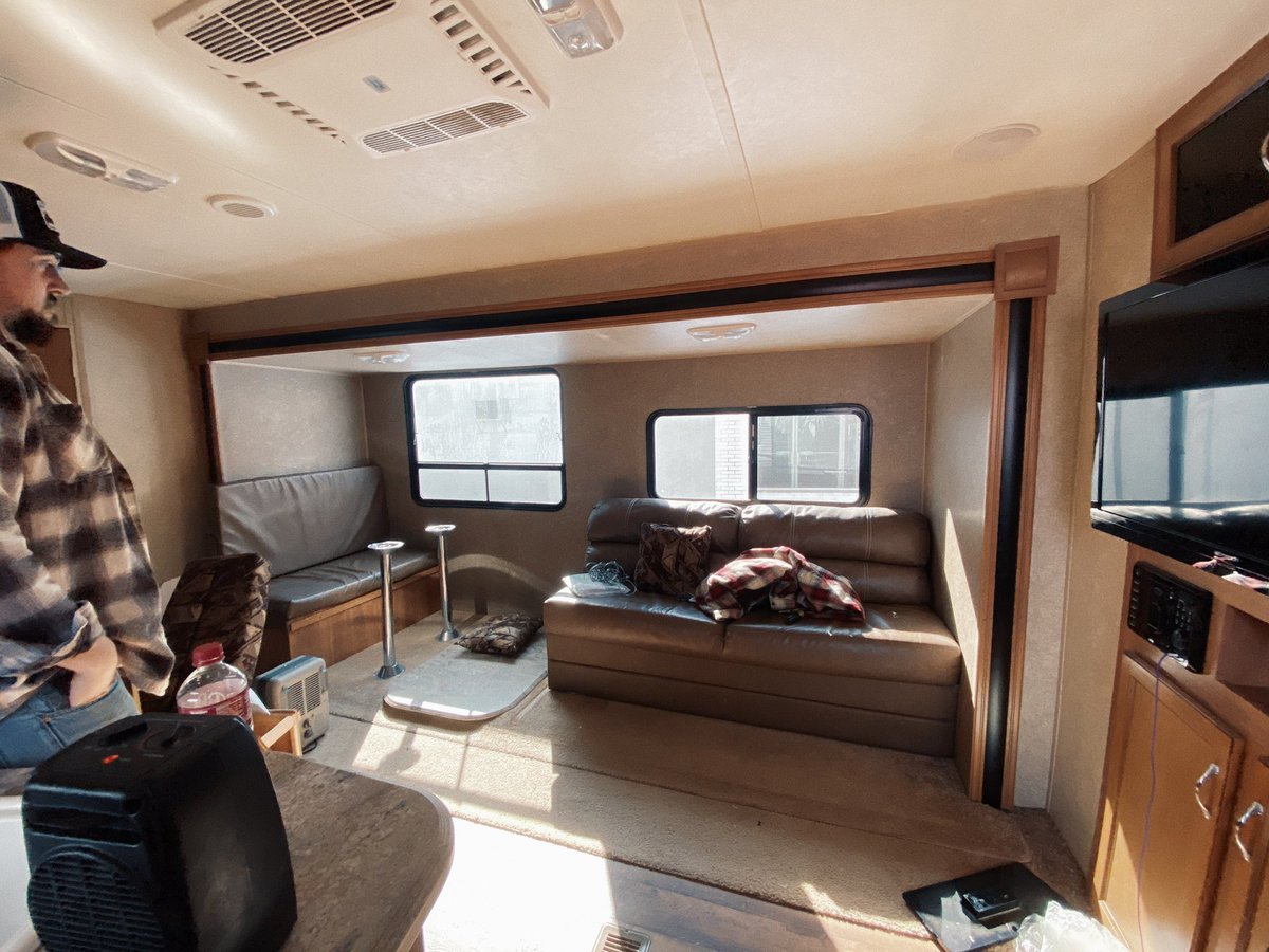diamondclark_'s tweet photo. love how the camper is turning out! https://t.co/U0oxj7nPpB