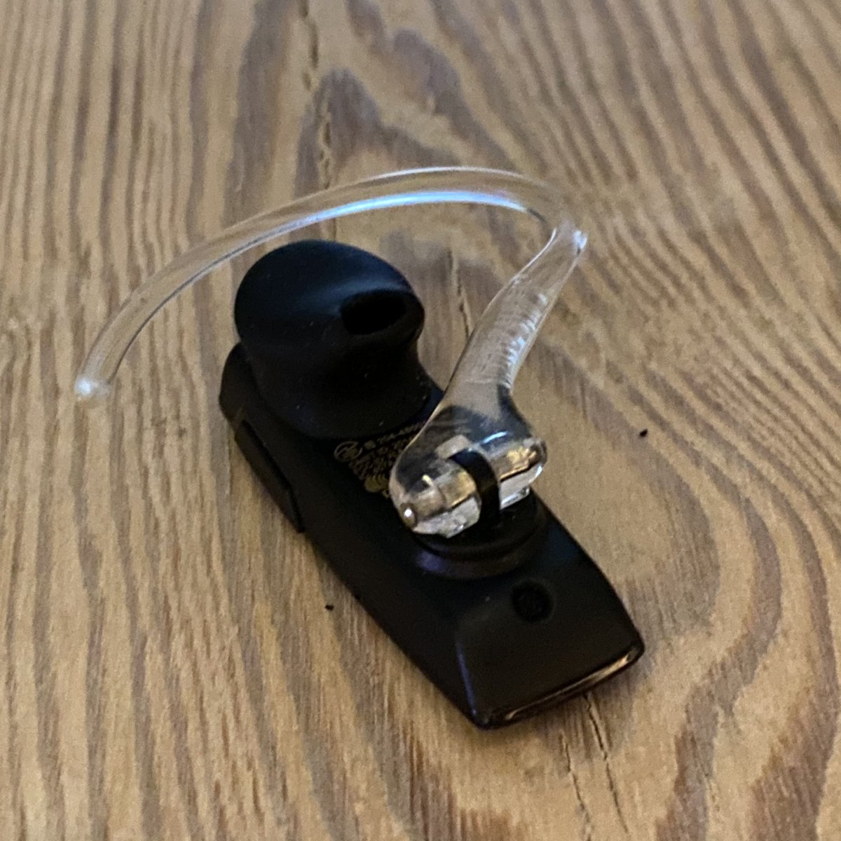 lichtwerk_foto's tweet photo. HomeOffice 2021 ist, wenn Du vergisst zum Feierabend Dein InEar HeadSet rauszunehmen und nach 30 Minuten die weichliche Stimme mit Chinesischem Akzent Dich darauf aufmerksam macht, dass die Bluetooth Verbindung getrennt wurde.

#Homeoffice #Headset #Bluetooth #Feierabend https://t.co/b8jzdeg7aN