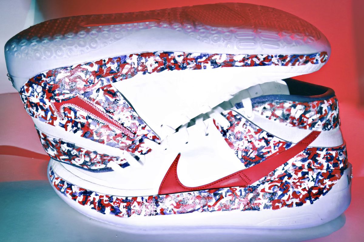 patogomez34's tweet photo. See these shoes in action LIVE on ESPN! Today @ 6pm PST/ 9pm EST (when the #1 team in the country plays😎)!

Photographed and edited by @brownA2021 https://t.co/bx42a6ujdr