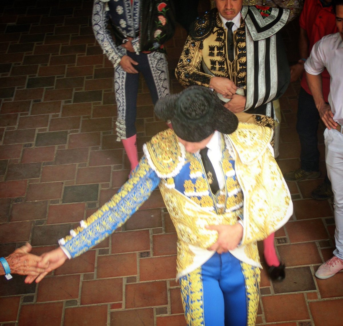 “Las manos que ayudan, son más nobles que los labios que rezan”