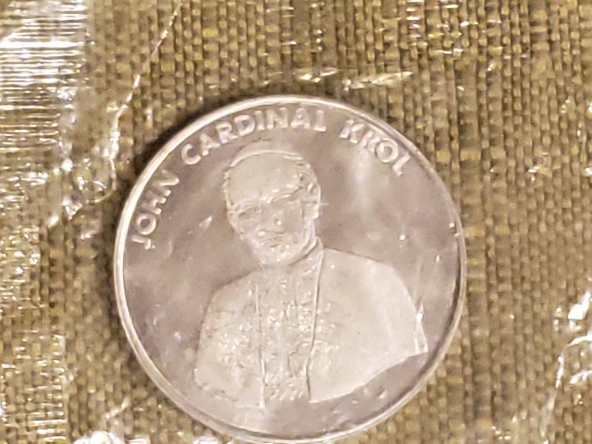 atticesoterica's tweet photo. Vintage Pope John Paul II/John Cardinal Krol Coin Medallion Commemorative October 1979 Visit To Philadelphia In Original Sealed Packaging https://t.co/KomteRLuaD #AtticEsoterica #Curios #Vintage #Antiques #Collectibles #BestOffer #OriginalPackaging https://t.co/ubGgi2INly