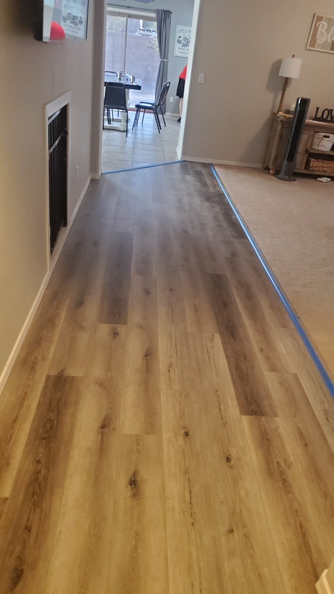 InteriorsNative's tweet image. These floors are  🔥 🔥.

This job we installed some vinyl in a smaller area. This is our Paradigm Performer (color: Pecan) Luxury Vinyl. After prepping the floor we installed about 500 feet of this product in this Coolidge, AZ home and it looks great!