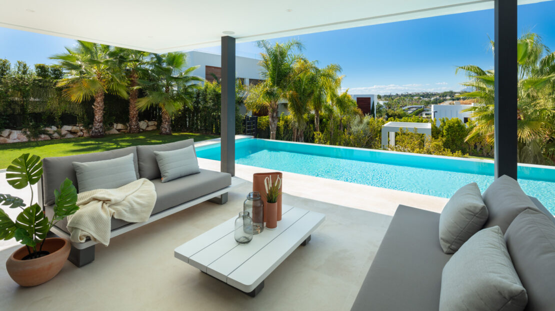 Breath-taking views across Nueva Andalucía and to the sea.
Price: € 2.795.000
Agent : <a href="/nordicamarbella/">Nordica Marbella</a> 
Property Id : 77752
Property Size: 484 m2
Property Lot Size: 1,286 m2
Bedrooms: 5
Bathrooms: 5
Full Property Listing Details:       
millioneurolistings.com/properties/vil…
#luxuryrealestate