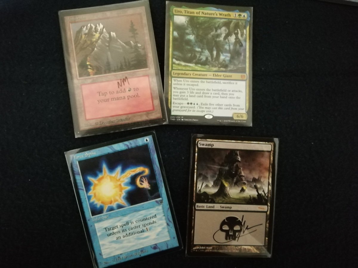 jguti8842's tweet photo. Pues ya llegó! Mi Uro baneado para la colección a buen precio y con lo que me ahorro, ya me lo gasto en Mountain de Beta y dos cosillas más : mi primera carta de Legends y un Swamp firmado por John Avon😄 #MailWeek #RebajasWizardsBan https://t.co/QACQrTu4vm