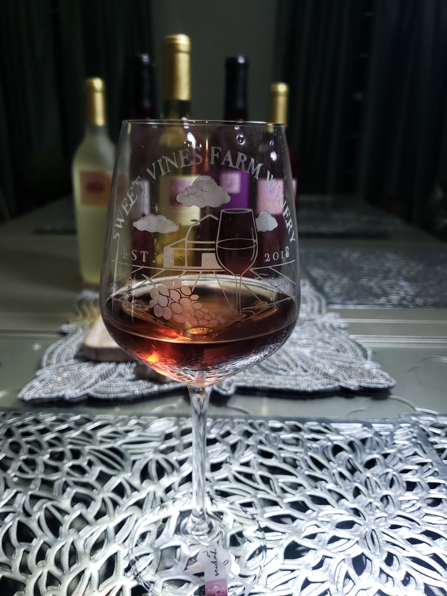 SweetVines18's tweet photo. Happy #NationalDrinkWineDay https://t.co/3NDlA7DzK4