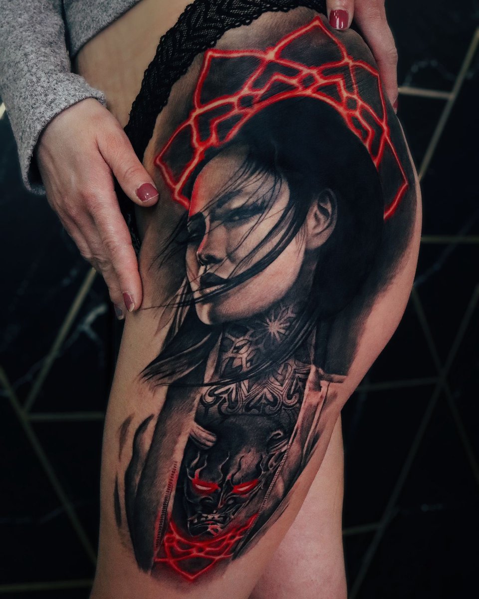 bernardelazaro's tweet photo. Geisha Neón Tattoo !!! Me ha flipado hacer este Tattoo❤️❤️❤️❤️ https://t.co/JSfP9Xsrmm