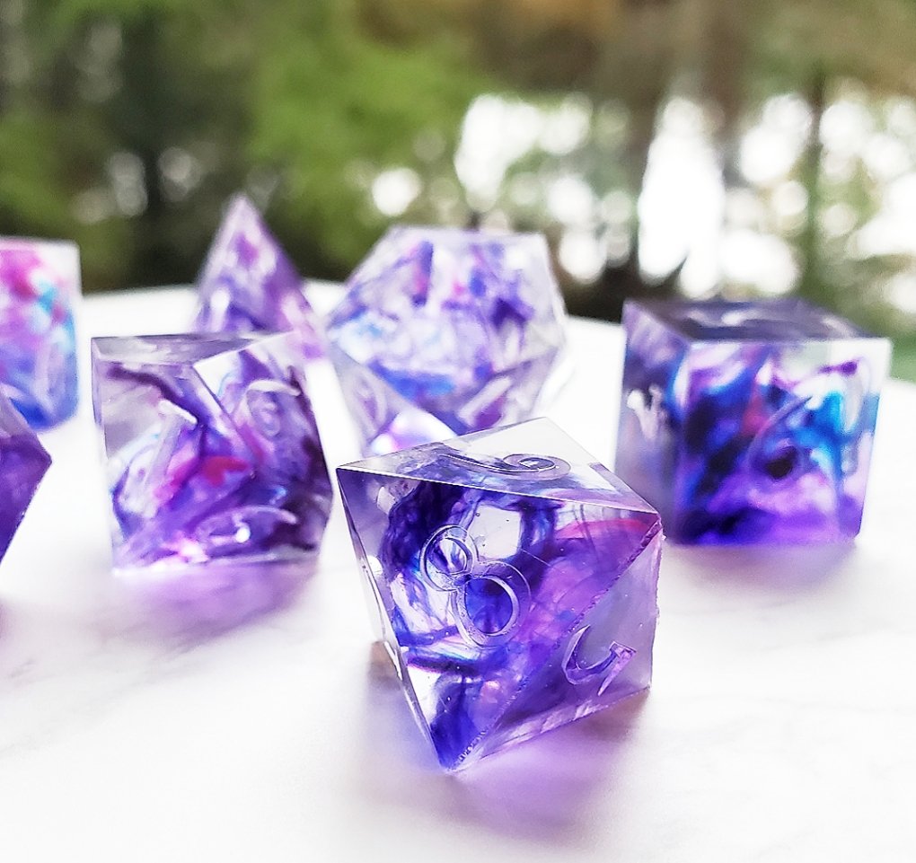 Mizribelle's tweet photo. Ok guys!! As promised, it's giveaway time! 

In celebration of all my lovely new followers, I'm giving away this freshly poured set of dice and inking it in the winners choice of color! 

To enter simply be following me, then like and RT this post! A winner will be chosen 2/22! https://t.co/1Wm9Dnstje