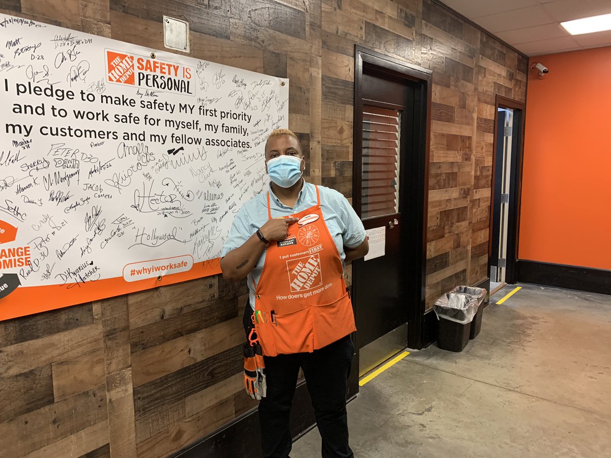 AndrewTHD's tweet image. “I speak window installations” rolled out at 6364 west st. Pete today! @THDJake @RianDSMSE @garydemarinis @RamonEstevez12 @THDRyanSilcott @elisiatumHD