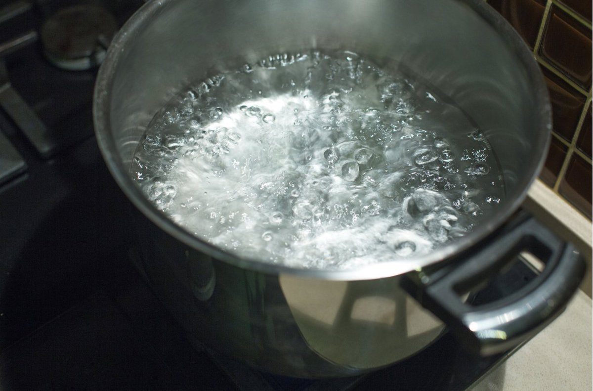 austintexasgov's tweet photo. ⚠️ A city-wide boil water notice - issued by @AustinWater as a result of power loss and reduction of water pressure - remains in effect.

Any water recovered from plumbing systems should be boiled before drinking or cooking, following guidelines here: https://t.co/PmDCCJHFkp https://t.co/gH5uzCZnwG