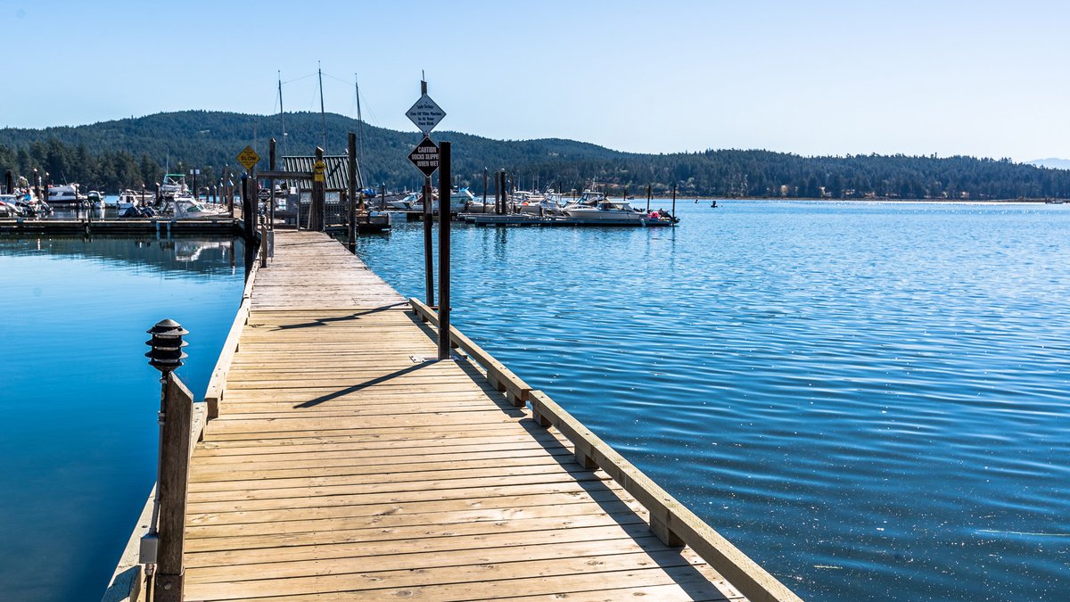 TrueKeyResorts's tweet photo. One of the biggest highlights of a stay at #SookeHarbour is the 114-slip marina. It is the finest in Sooke and can accommodate vessels of various sizes ranging from small crafts to up to 50 feet. Check out our recent blog post to learn more, https://t.co/hZ8uXvtOli https://t.co/Mi41L8tbUL
