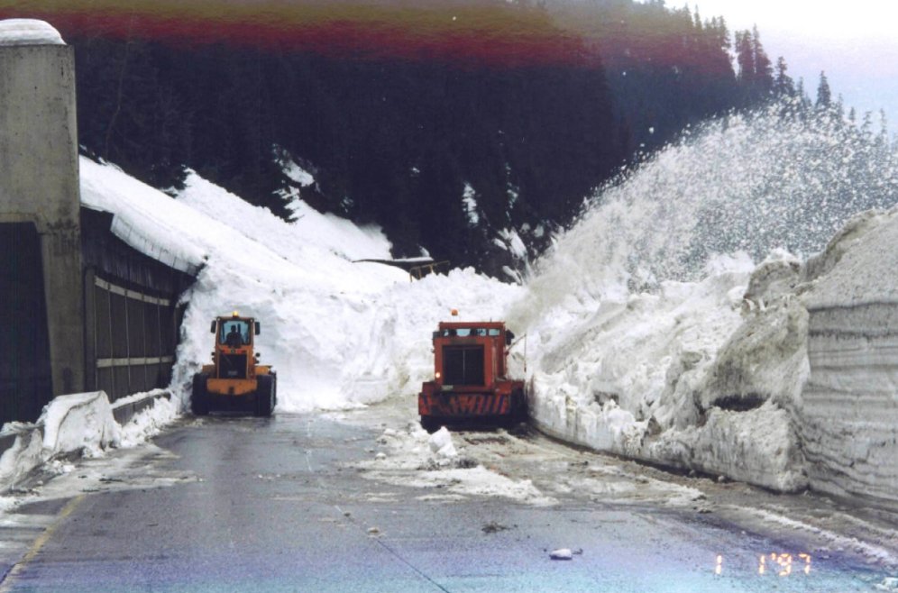 SnoqualmiePass's tweet photo. Breaking records!
🏆Snowfall: Currently at 350 inches &amp; 22 inches more will put us over the top exceeding the 10-year season average. 
🥇Snowpack: We have the largest snowpack in a decade holding strong at over 10 feet.

📸Pictured: The winter of '97 made the top 5 snowpack list. https://t.co/ktqMWr6zIO