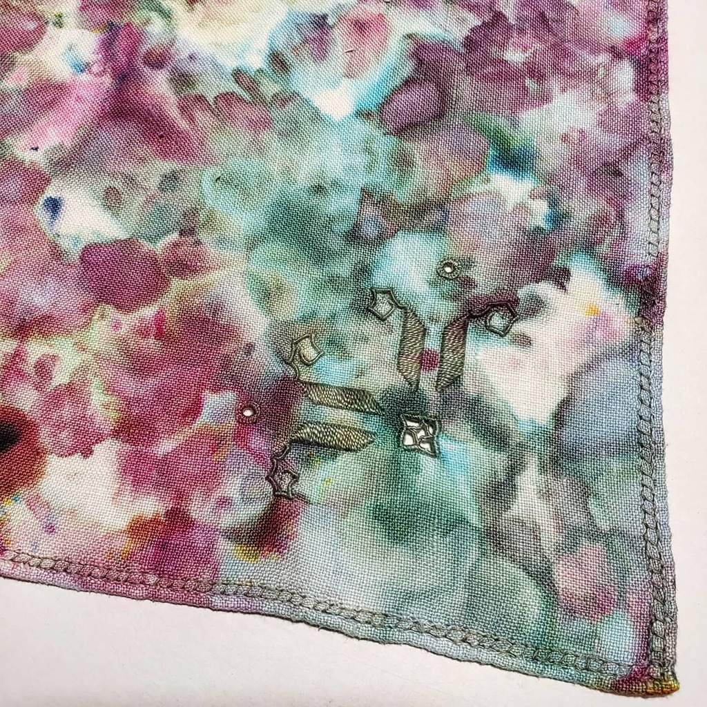 GoldenRavenDye's tweet photo. Make hay while the sun shines..... Or in this case make snow dye while the snow flies.
I'm digging into my stash of vintage linens and giving them a second life.

#MichiganArtist #HandDyed #SnowDye #Recycled #Upcycled #VintageLinen #DyedWithPride https://t.co/XwqeZjrZIf https://t.co/GeRkvY0Pxy