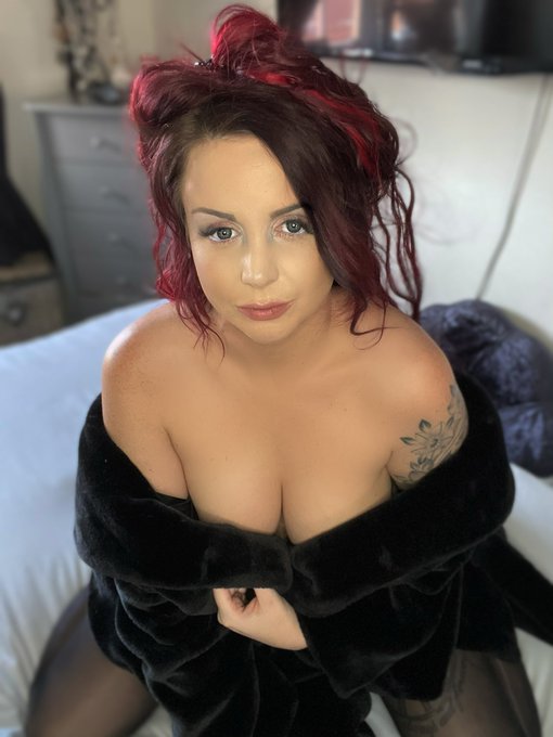 All fur coat no knickers 💋 btw my fans page is $3 https://t.co/bx4zgEqpSA https://t.co/yKSBaYPDGF<a href="/tag/newprofilepic"class="tags"><span>#newprofilepic</span></a>