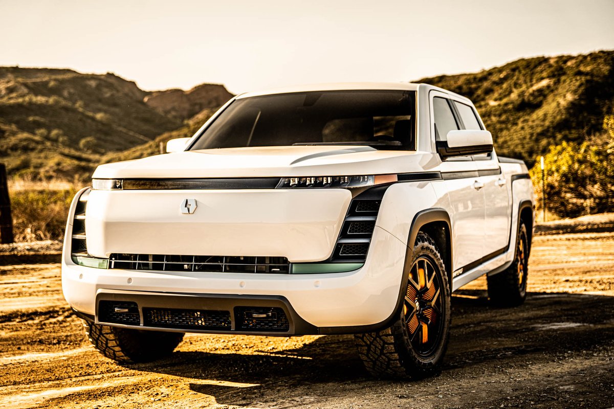 LordstownMotors's tweet image. Tune in to @CNBCFastMoney with @MelissaLeeCNBC today at 6:25pm ET to hear the latest from CEO Steve Burns, including updates on our Beta builds and our path towards the start of production in September. Don’t miss it!

#RideWithLordstown #Workforit