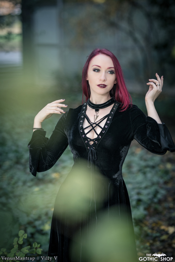 thegothicshop's tweet photo. Model: @Venus_Mantrap
Photographer: Miss Nephthys #villyv
Blair Witchy Dress: https://t.co/8Lk1sBVyFh https://t.co/ei5ylipdey