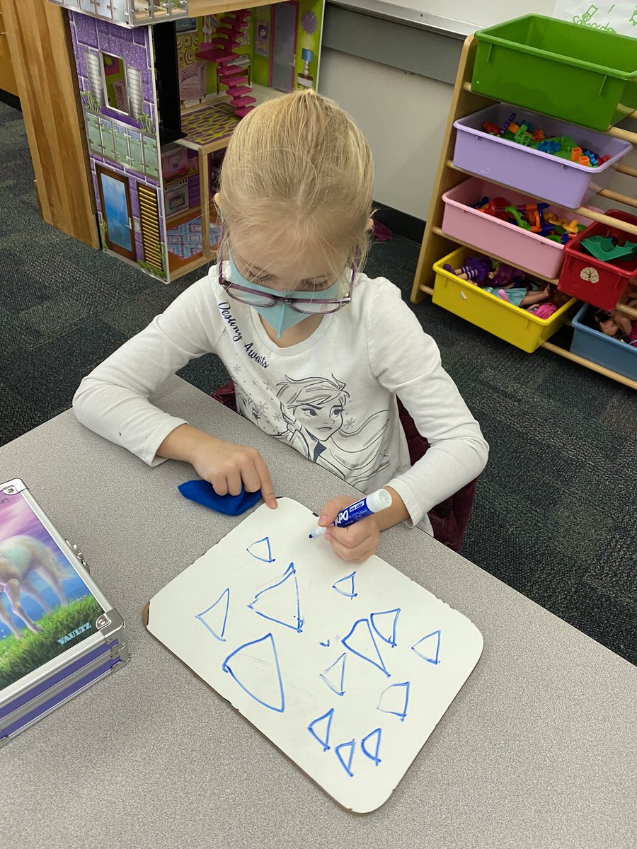 MrsMartinezDC's tweet photo. What makes a triangle a triangle? @rcsdDC #rcsdchampions #DCkidsdeserveit https://t.co/ttcmW6gX1A