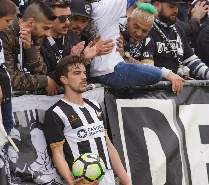 ⚽ Em criança, sonhava jogar na equipa principal e hoje é um dos capitães do <a href="/scespinho1914/">S.C. Espinho</a>. 👏

João Ricardo foi decisivo no triunfo em Castro Daire e anseia pela "nova casa para um clube como não há igual". 🙌

Conhece a sua história na tua #AFATV 👉  bit.ly/3axutkB 👀