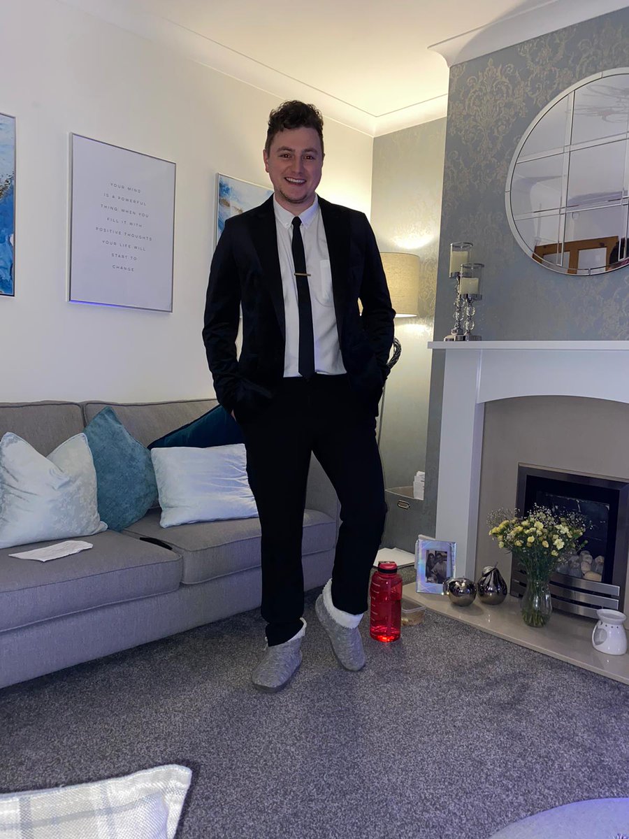 lindapagan3's tweet photo. Happy #MattThursday❤looking very dapper😊 nothing beats comfy slippers!! @MattCollabro https://t.co/9M9bdn3ztr