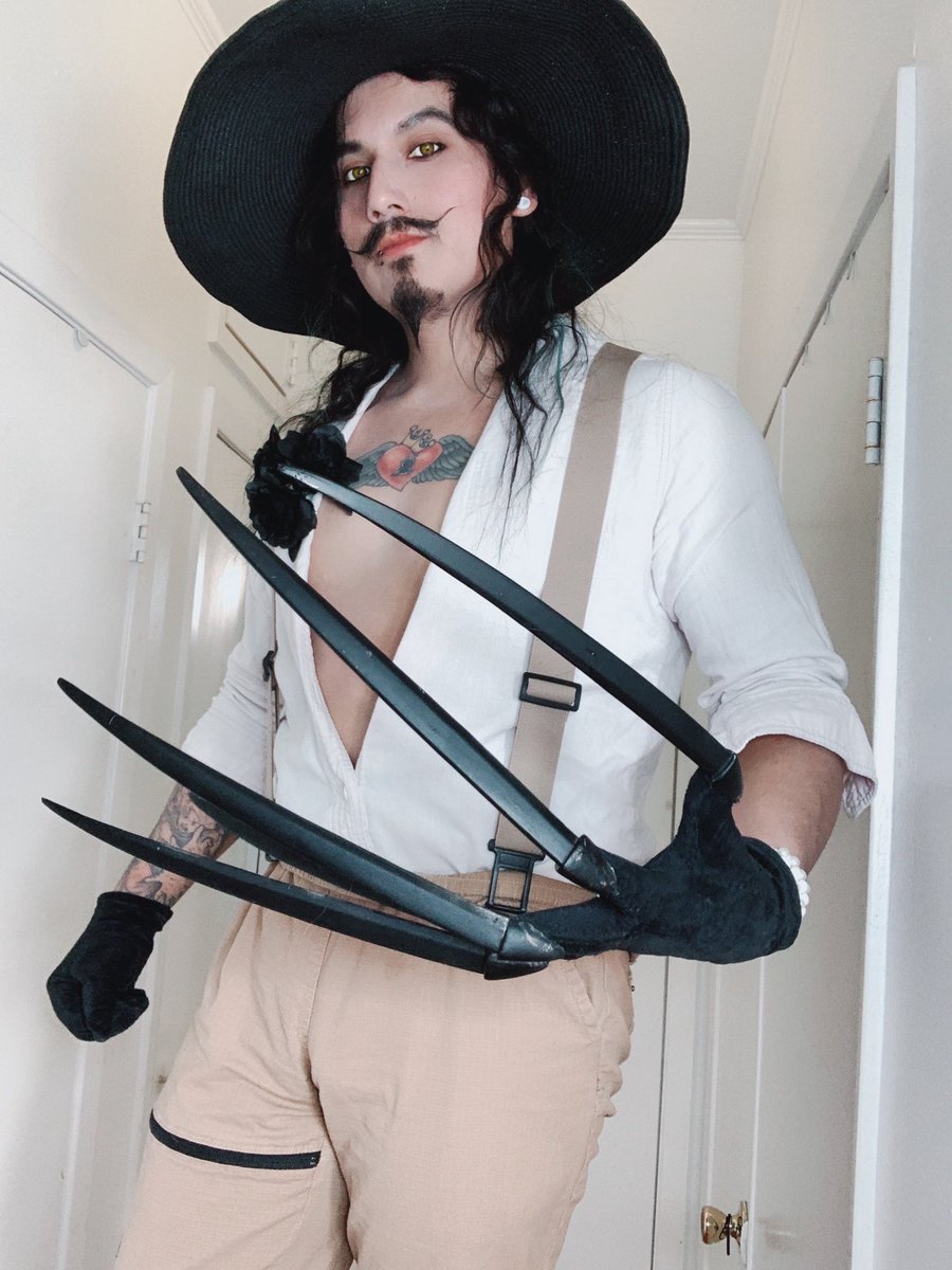 leology101's tweet photo. Lord Dimitrescu!

Been wanting to do this for a while, ever since I fell in love with @infestedcake’s genderbent version of #LadyDimitrescu 

#ResidentEvilVillage #re8 #ResidentEvil #genderbend https://t.co/36gsMWWCZU