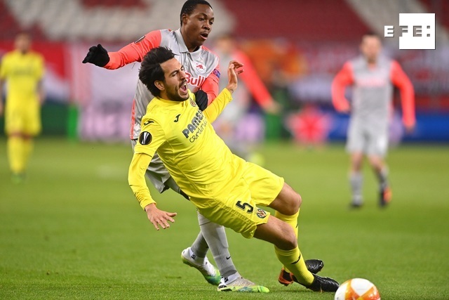 EFEdeportes's tweet photo. 0-2. Gerard Moreno da alas al Villarreal en el Red Bull Arena.
🟡 Dos asistencias, a Alcácer y Fer Niño, ponen al 'Submarino amarillo' con pie y medio en octavos.
🗣️ Emery: "Quedan 90 minutos en casa. Podíamos haber marcado algún gol más".
#SALVIL | #UEL
📸 Lukas Barth-Tuttas https://t.co/N14jcX5PN9