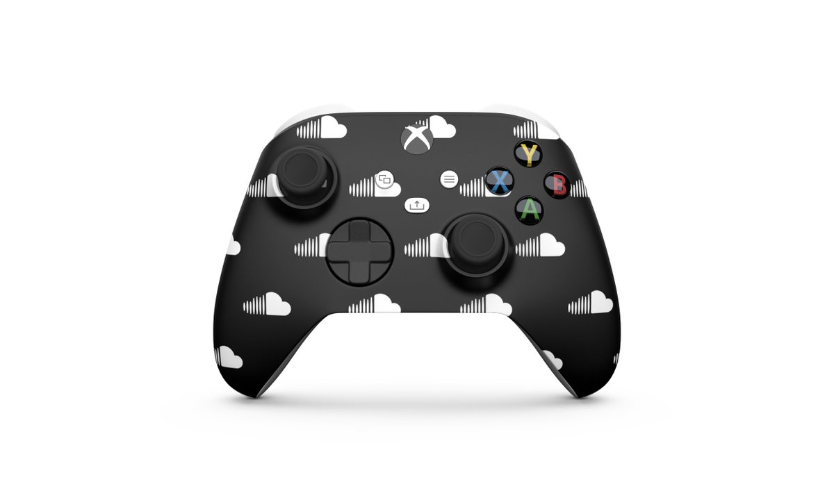 sparkedheart's tweet photo. Ps. did y'all see? @SoundCloud teamed up with @Xbox to make ๐ฎ custom controllers ๐ฎ for all the players facing off in tonight's #SCPlayerOne battle royale!! https://t.co/J4lGxkcSUX